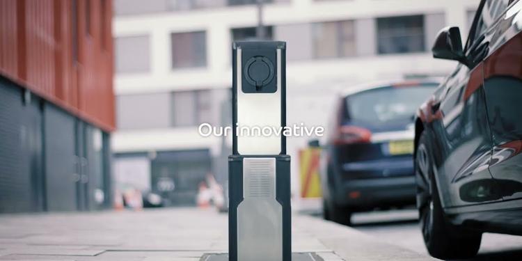 Convenient on-street electric vehicle charging hero image